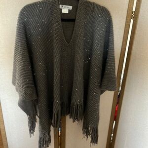 FINAL MARKDOWN Elegant Gray Knit fringed poncho 29 palms